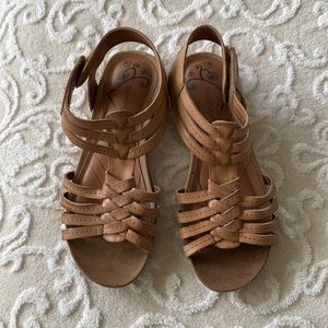 Bare traps light tan color women’s sandal